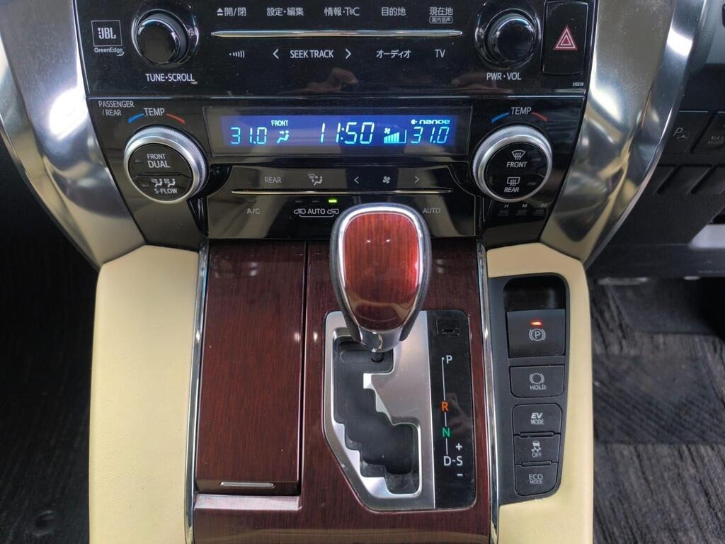 Used Toyota Alphard 2017 for sale - 76542924: Photo 21