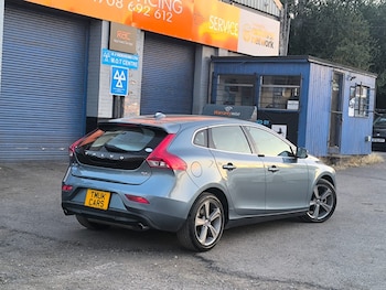 Used Volvo V40 2013 for sale - 79468500: Photo