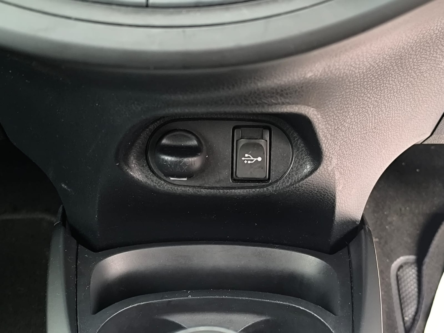 Used Toyota Yaris 2014 for sale - 77715111: Photo 25