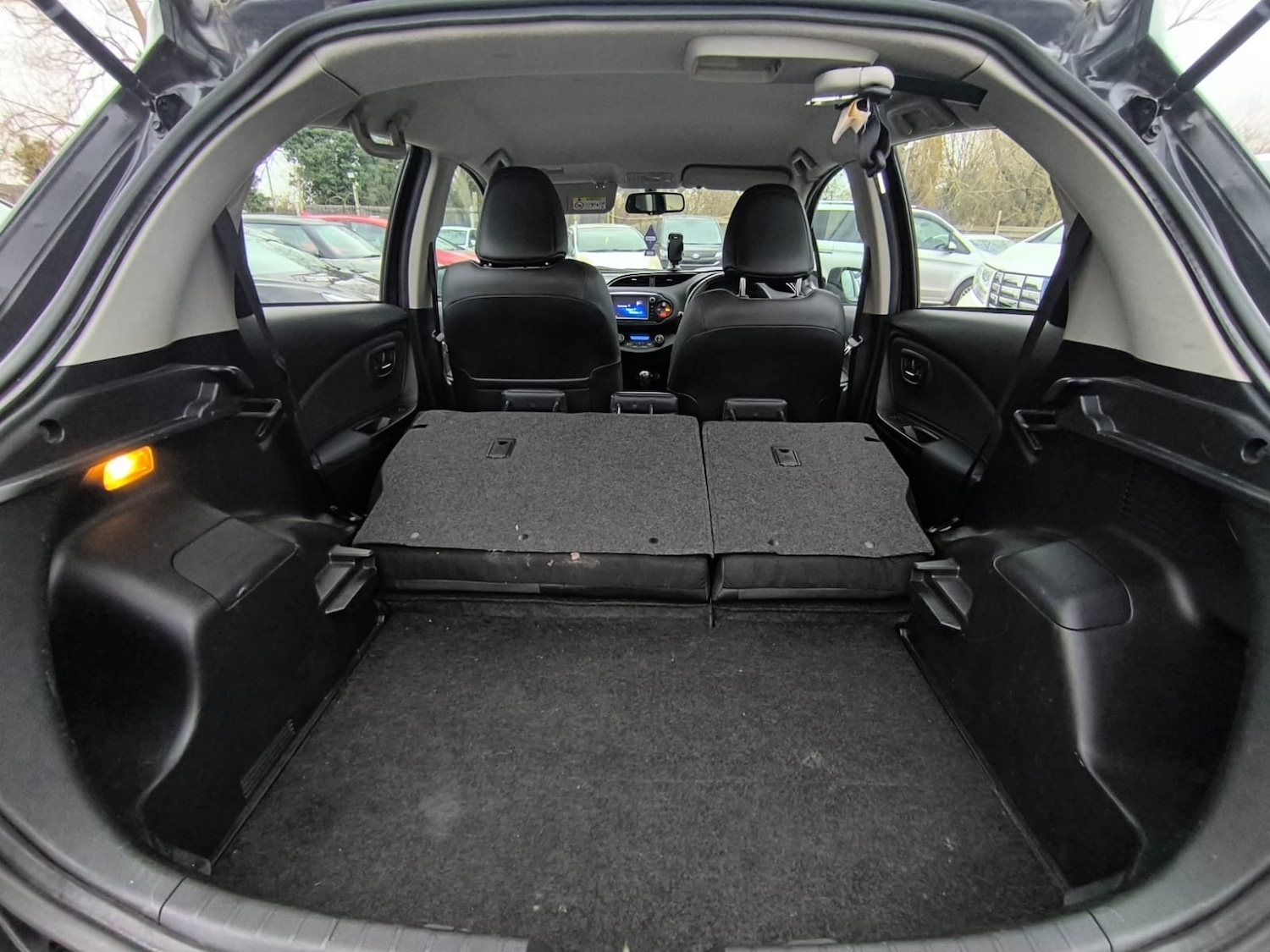 Used Toyota Yaris 2014 for sale - 77715111: Photo 31