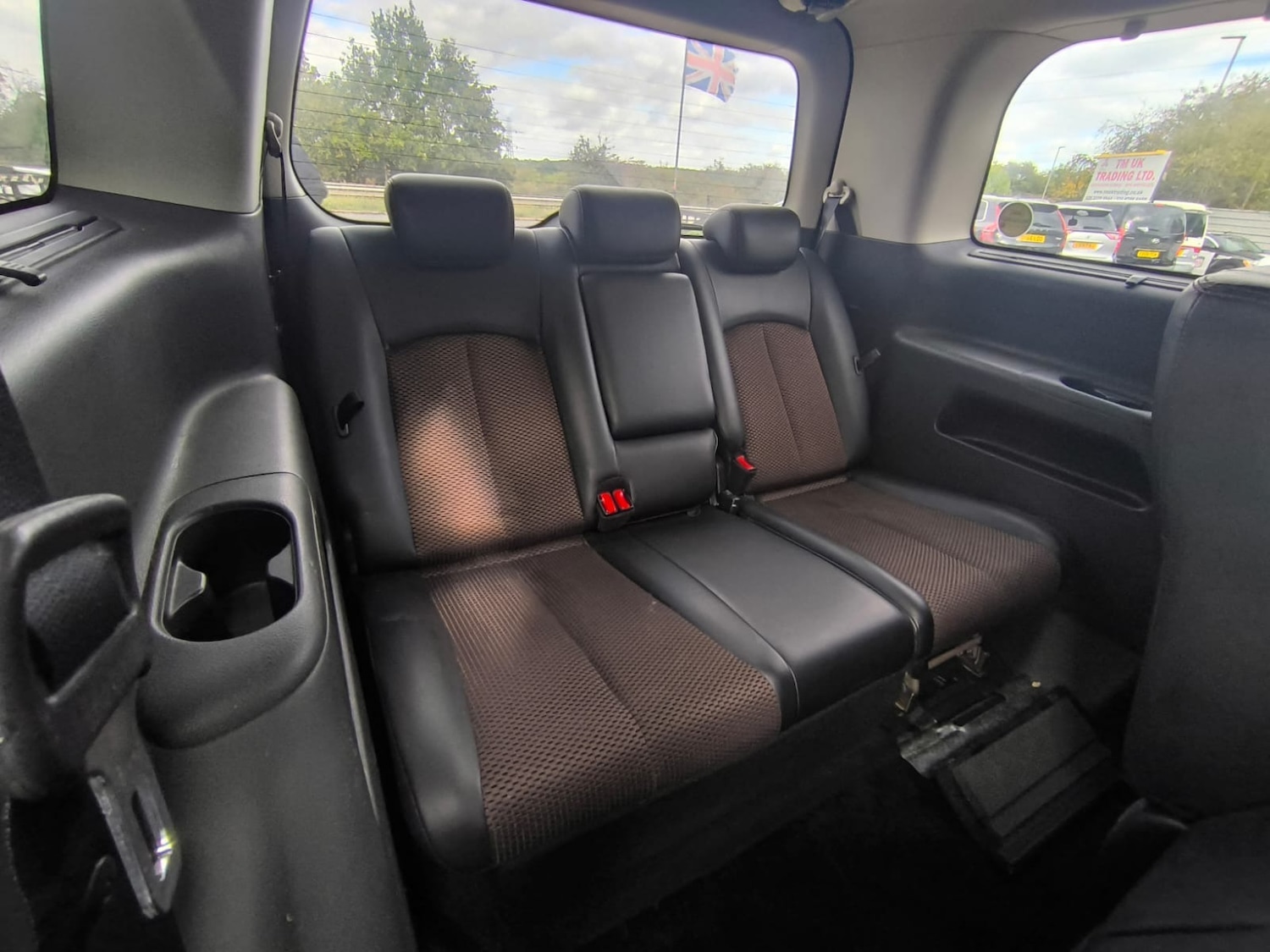 Used Nissan Elgrand 2010 for sale - 76193372: Photo 13