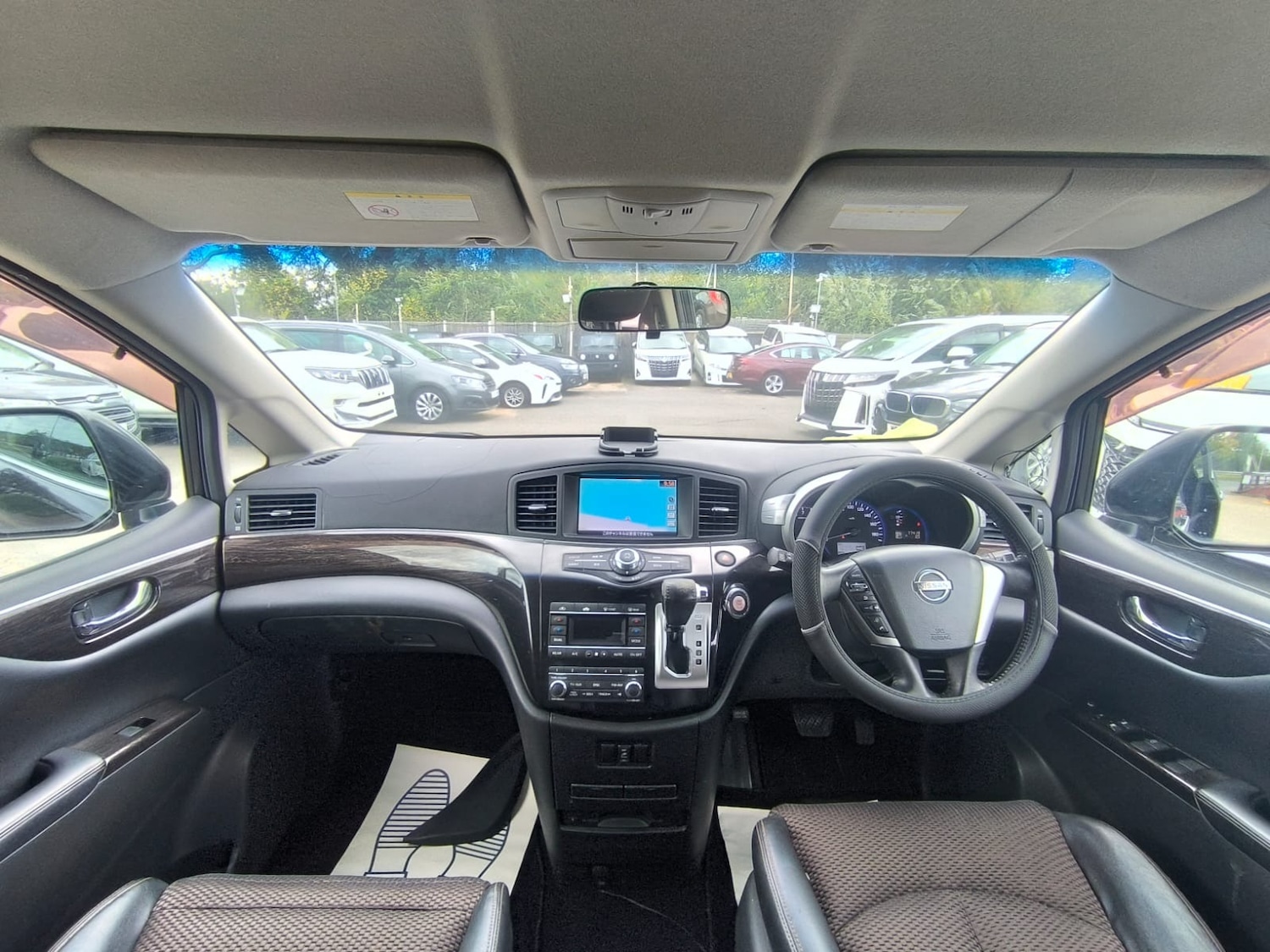 Used Nissan Elgrand 2010 for sale - 76193372: Photo 14