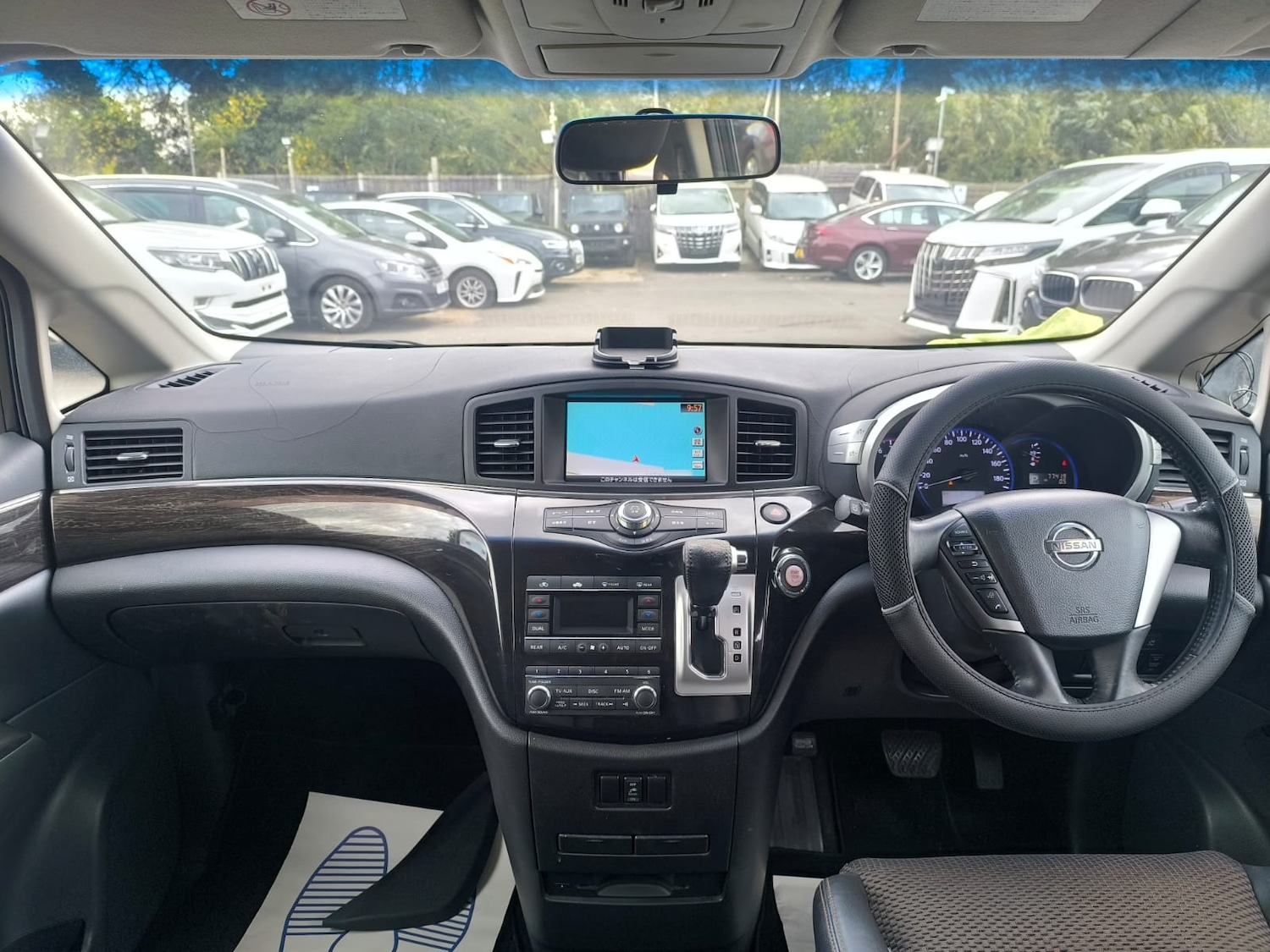 Used Nissan Elgrand 2010 for sale - 76193372: Photo 15