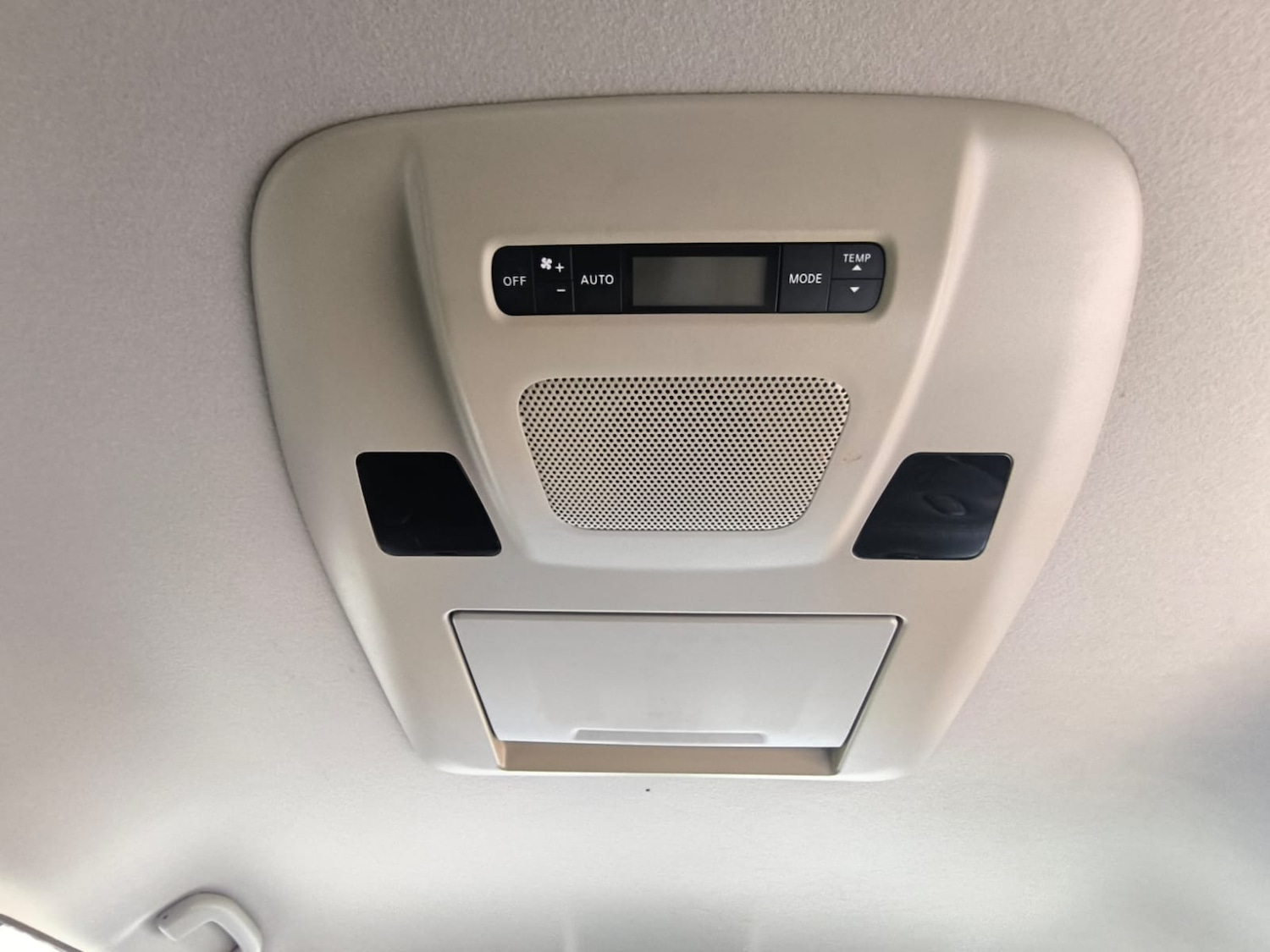 Used Nissan Elgrand 2010 for sale - 76193372: Photo 24