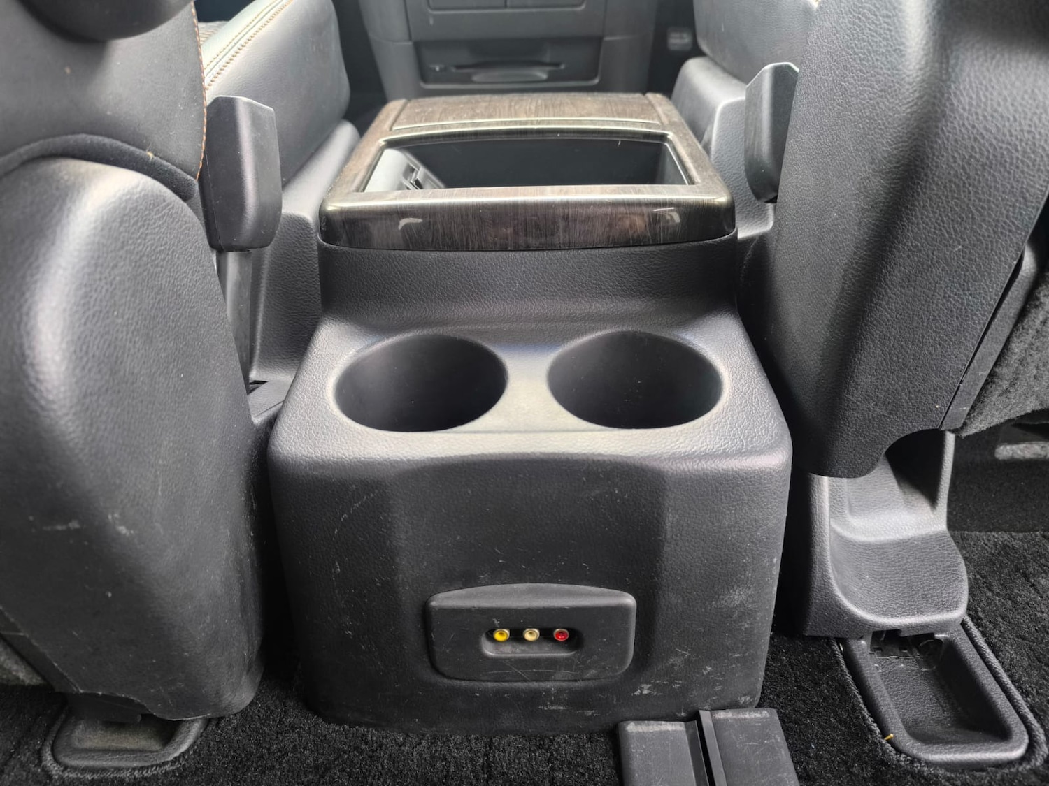 Used Nissan Elgrand 2010 for sale - 76193372: Photo 27