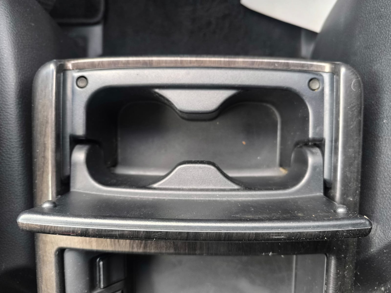 Used Nissan Elgrand 2010 for sale - 76193372: Photo 28