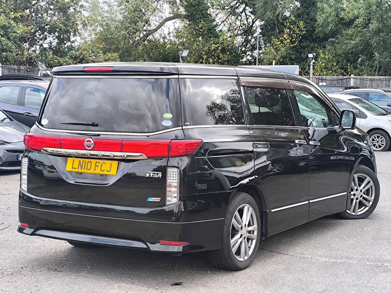 Used Nissan Elgrand 2010 for sale - 76193372: Photo 3