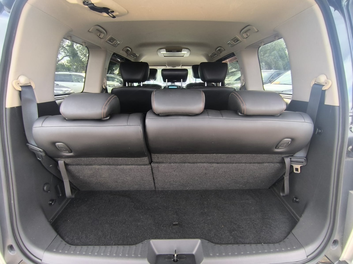 Used Nissan Elgrand 2010 for sale - 76193372: Photo 34