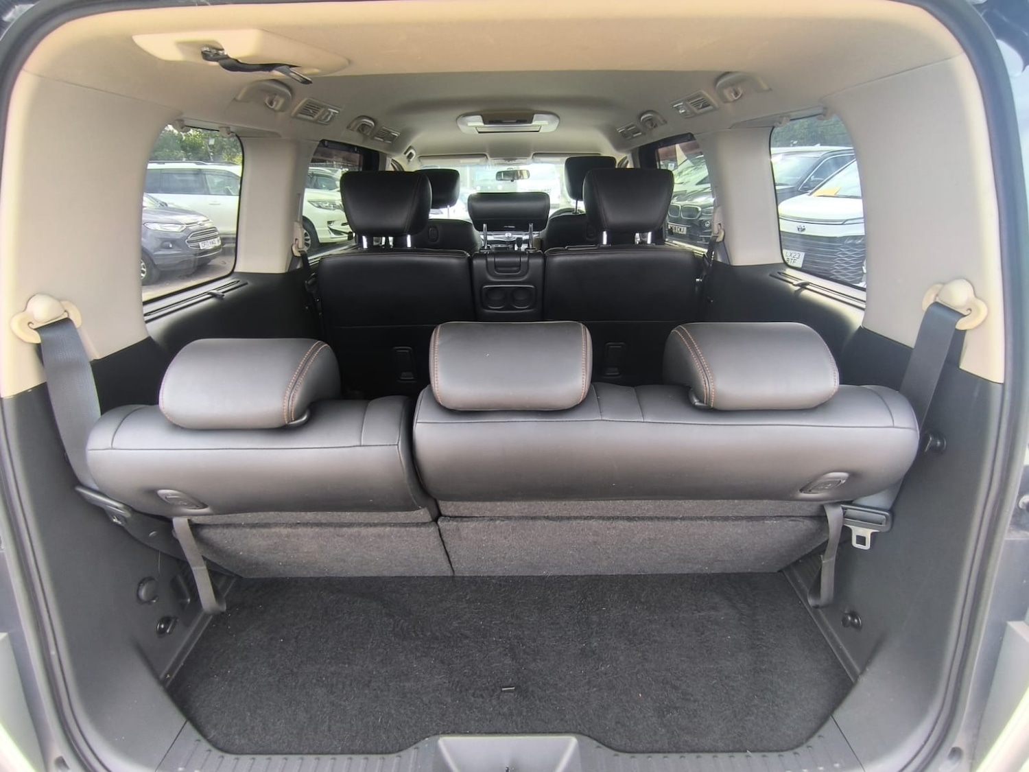 Used Nissan Elgrand 2010 for sale - 76193372: Photo 35