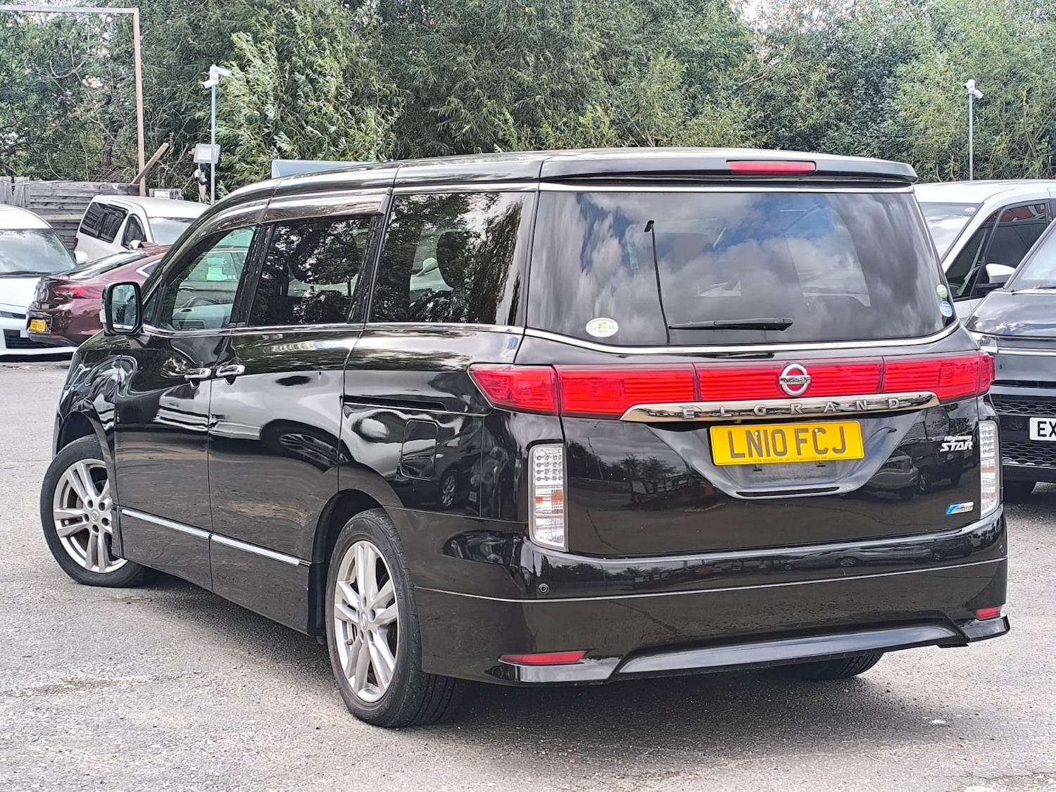 Used Nissan Elgrand 2010 for sale - 76193372: Photo 4