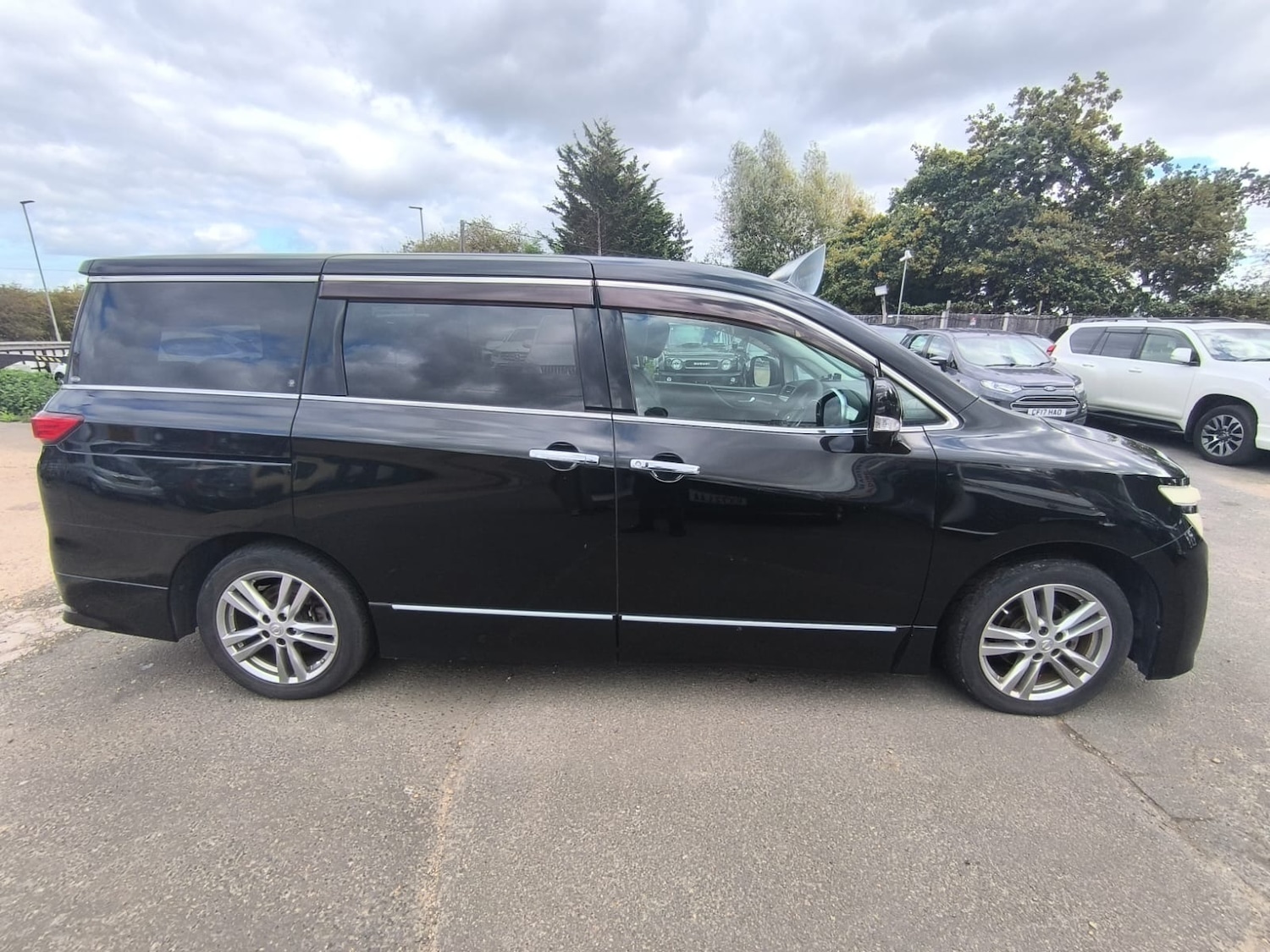 Used Nissan Elgrand 2010 for sale - 76193372: Photo 5