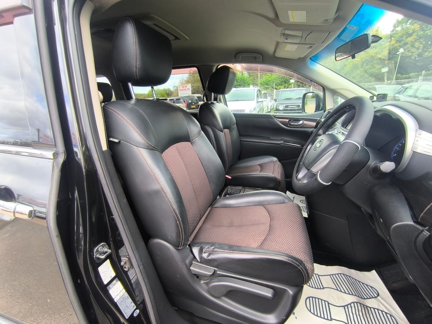 Used Nissan Elgrand 2010 for sale - 76193372: Photo 9