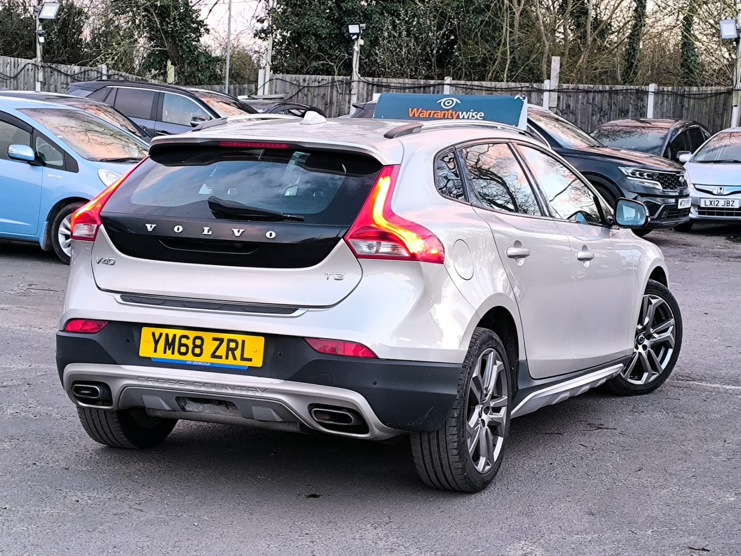 Used Volvo V40 2019 for sale - 77931184: Photo 3