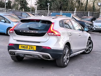 Used Volvo V40 2019 for sale - 77931184: Photo