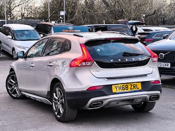Used Volvo V40 2019 for sale - 77931184: Photo