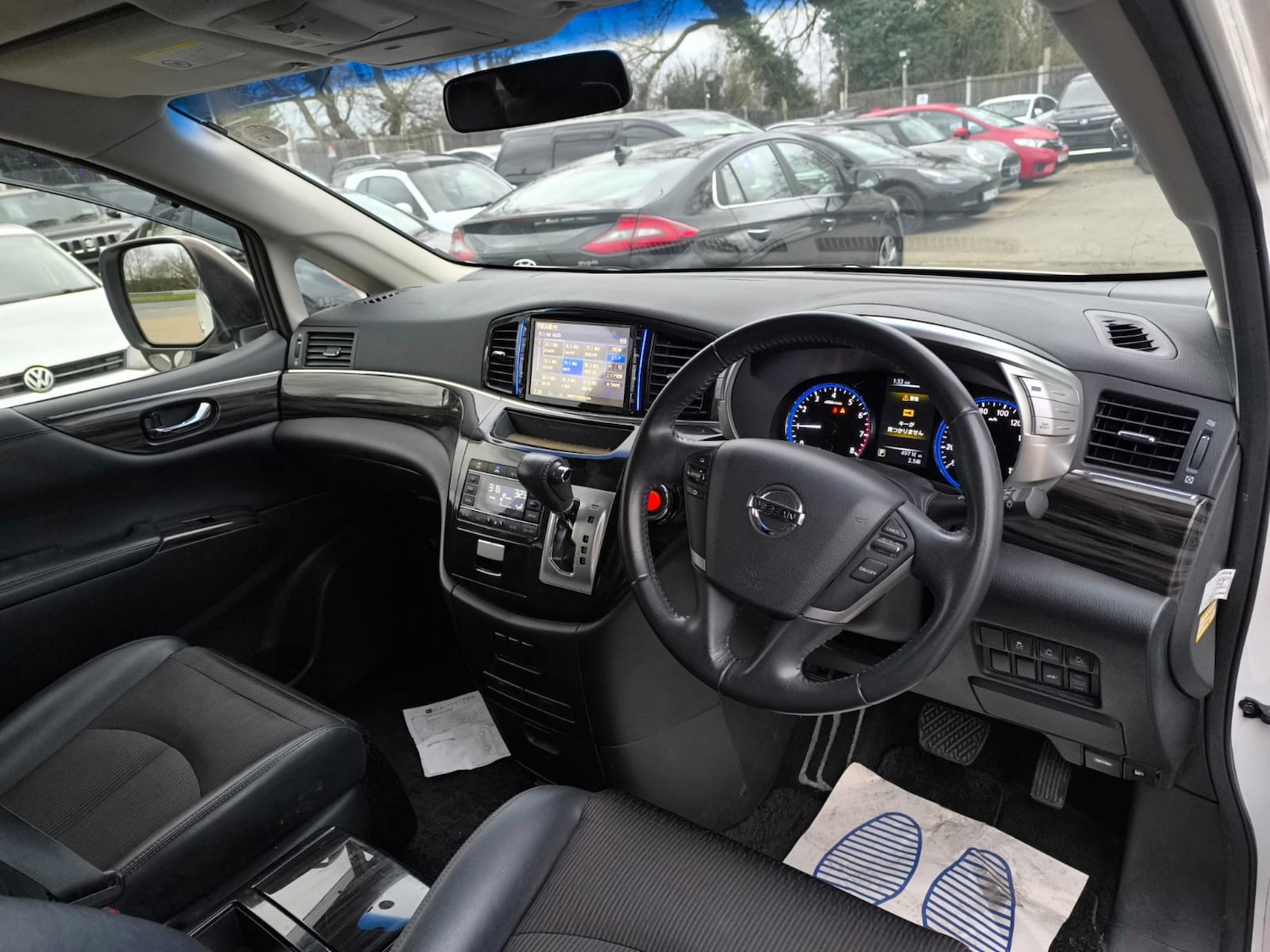 Used Nissan Elgrand 2015 for sale - 77702600: Photo 10