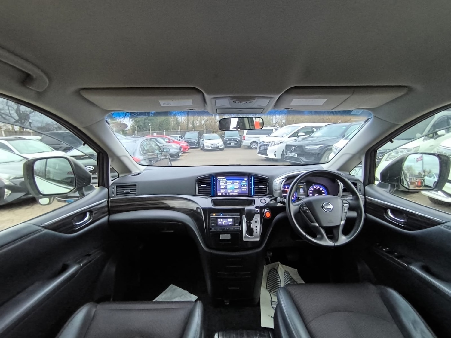 Used Nissan Elgrand 2015 for sale - 77702600: Photo 15