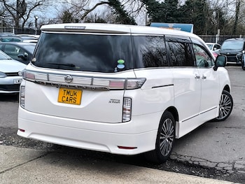 Used Nissan Elgrand 2015 for sale - 77702600: Photo