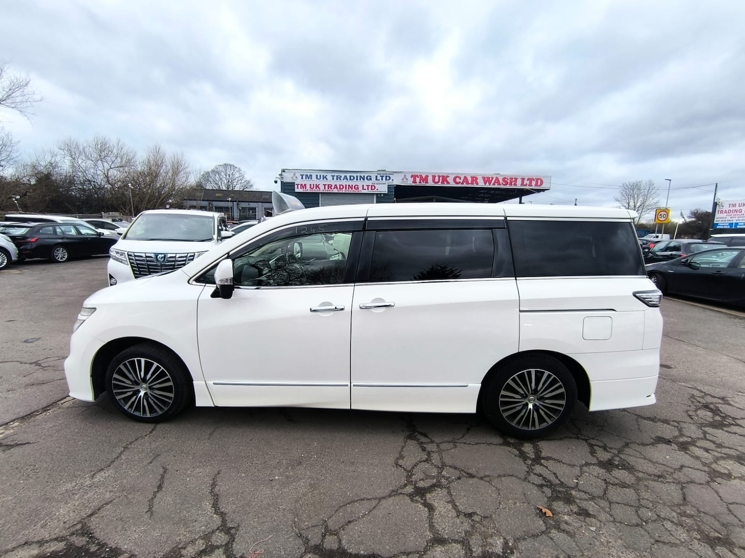 Used Nissan Elgrand 2015 for sale - 77702600: Photo 6