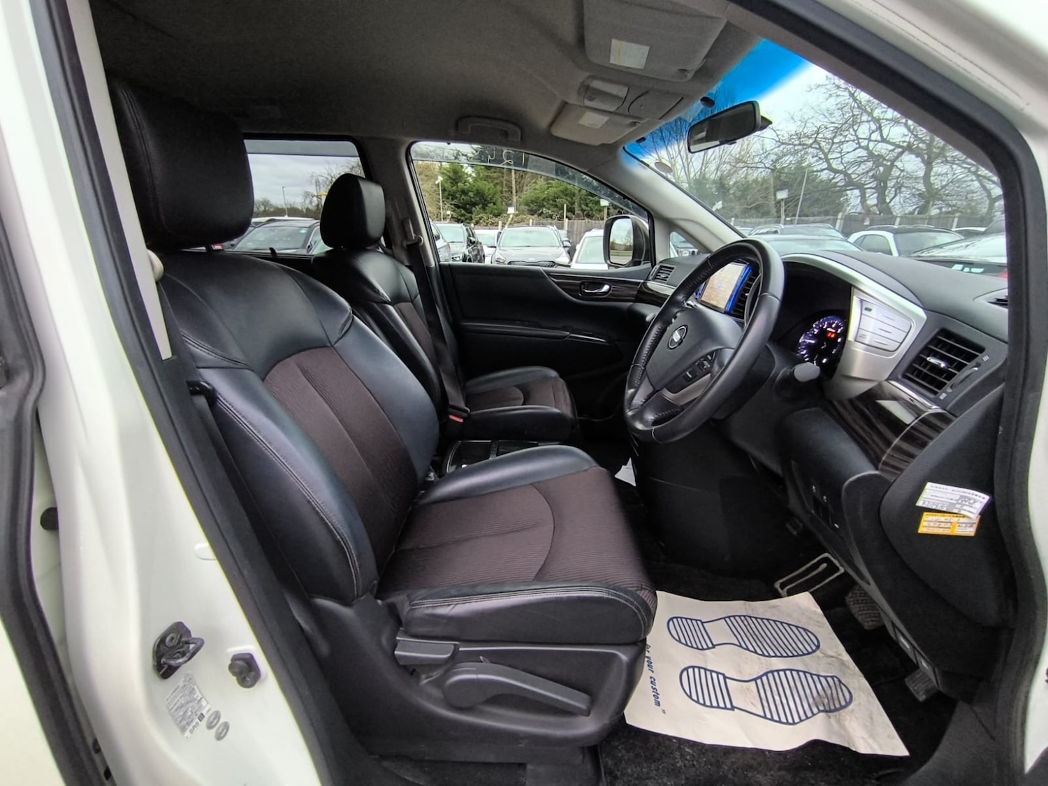 Used Nissan Elgrand 2015 for sale - 77702600: Photo 9