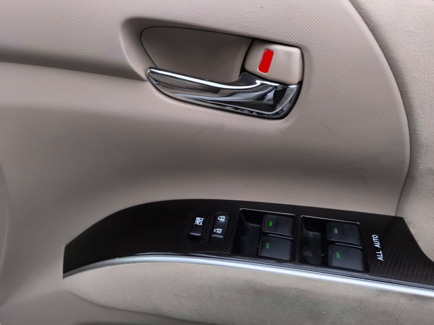 Used Toyota Estima 2013 for sale - 76477816: Photo 30