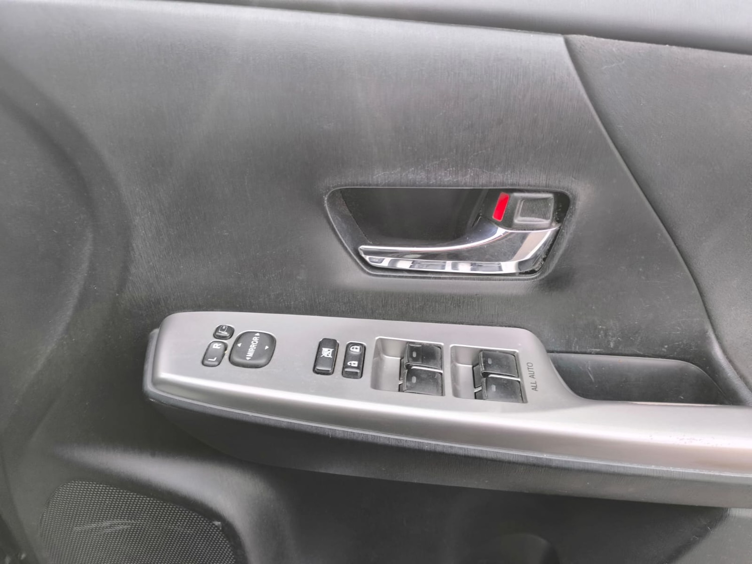 Used Toyota Prius+ 2015 for sale - 77208122: Photo 29