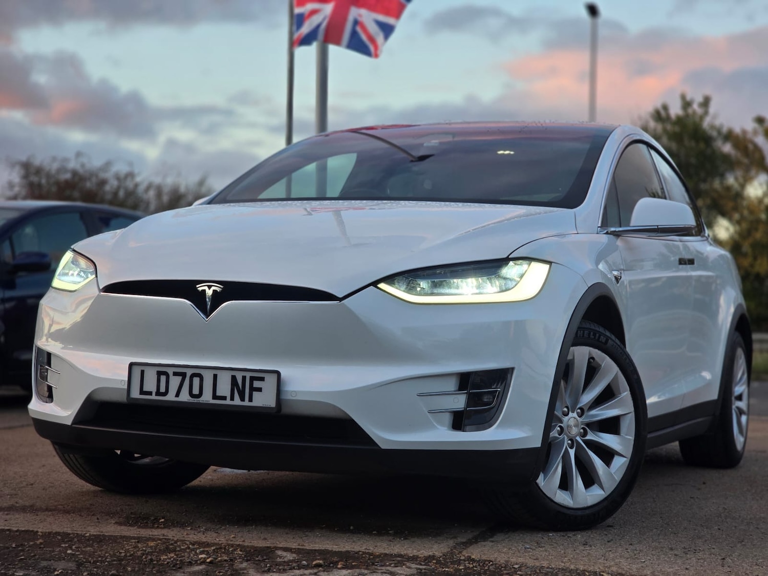 Used Tesla Model X 2020 for sale - 76412317: Photo 2