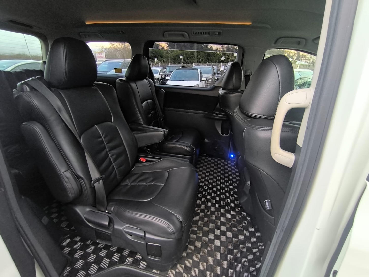 Used Toyota Alphard 2014 for sale - 77715337: Photo 11