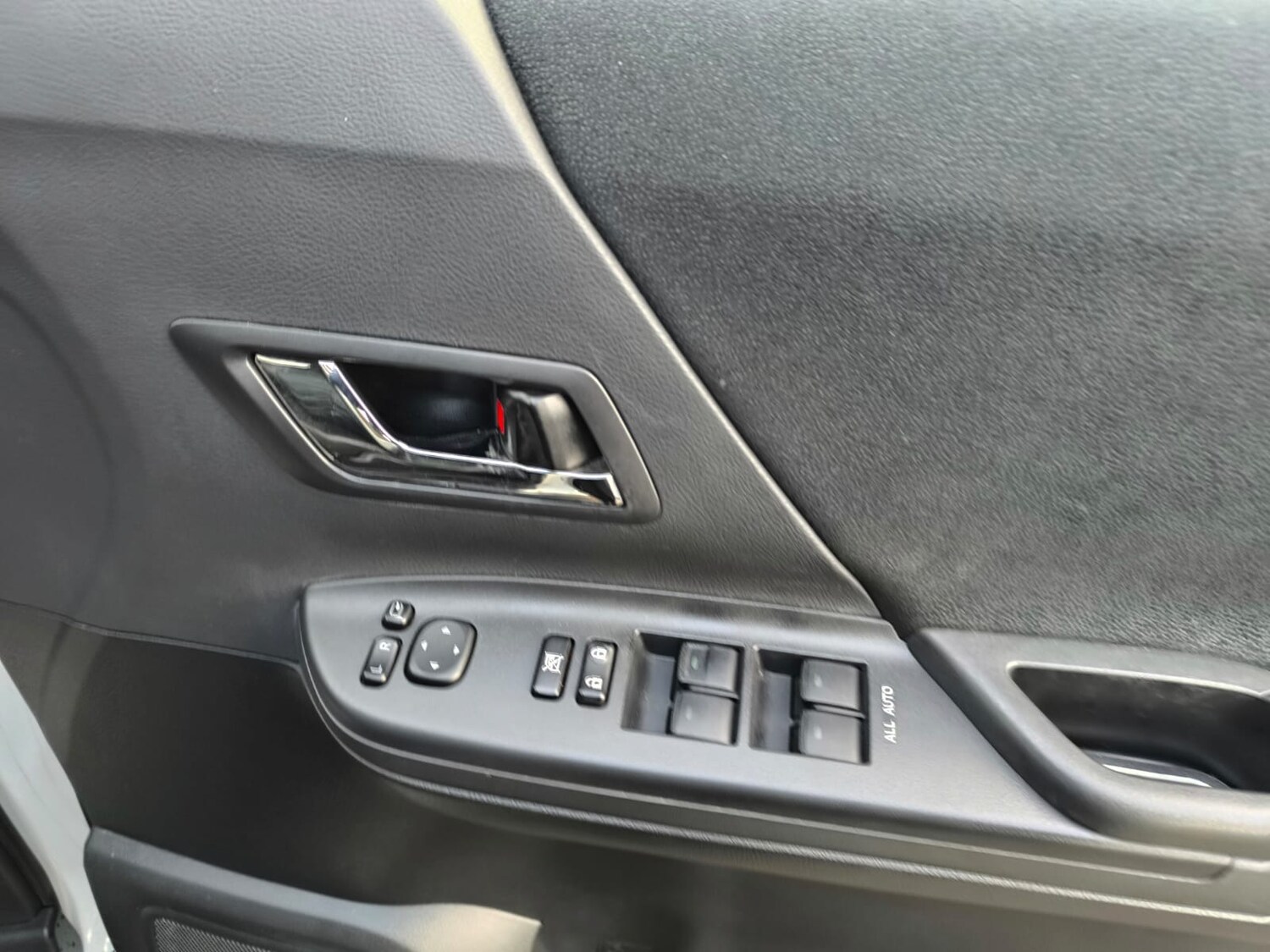 Used Toyota Alphard 2014 for sale - 77715337: Photo 32