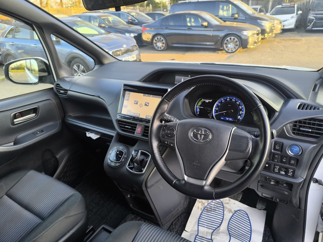 Used Toyota Voxy 2016 for sale - 78178035: Photo 10