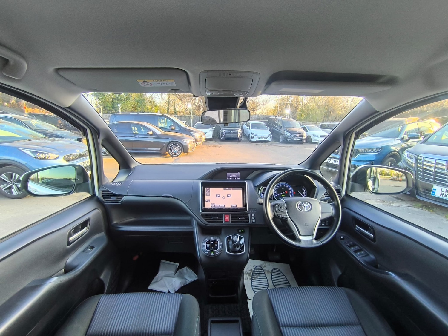 Used Toyota Voxy 2016 for sale - 78178035: Photo 14