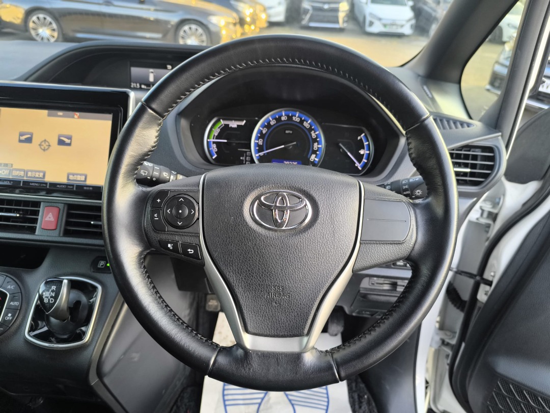 Used Toyota Voxy 2016 for sale - 78178035: Photo 16