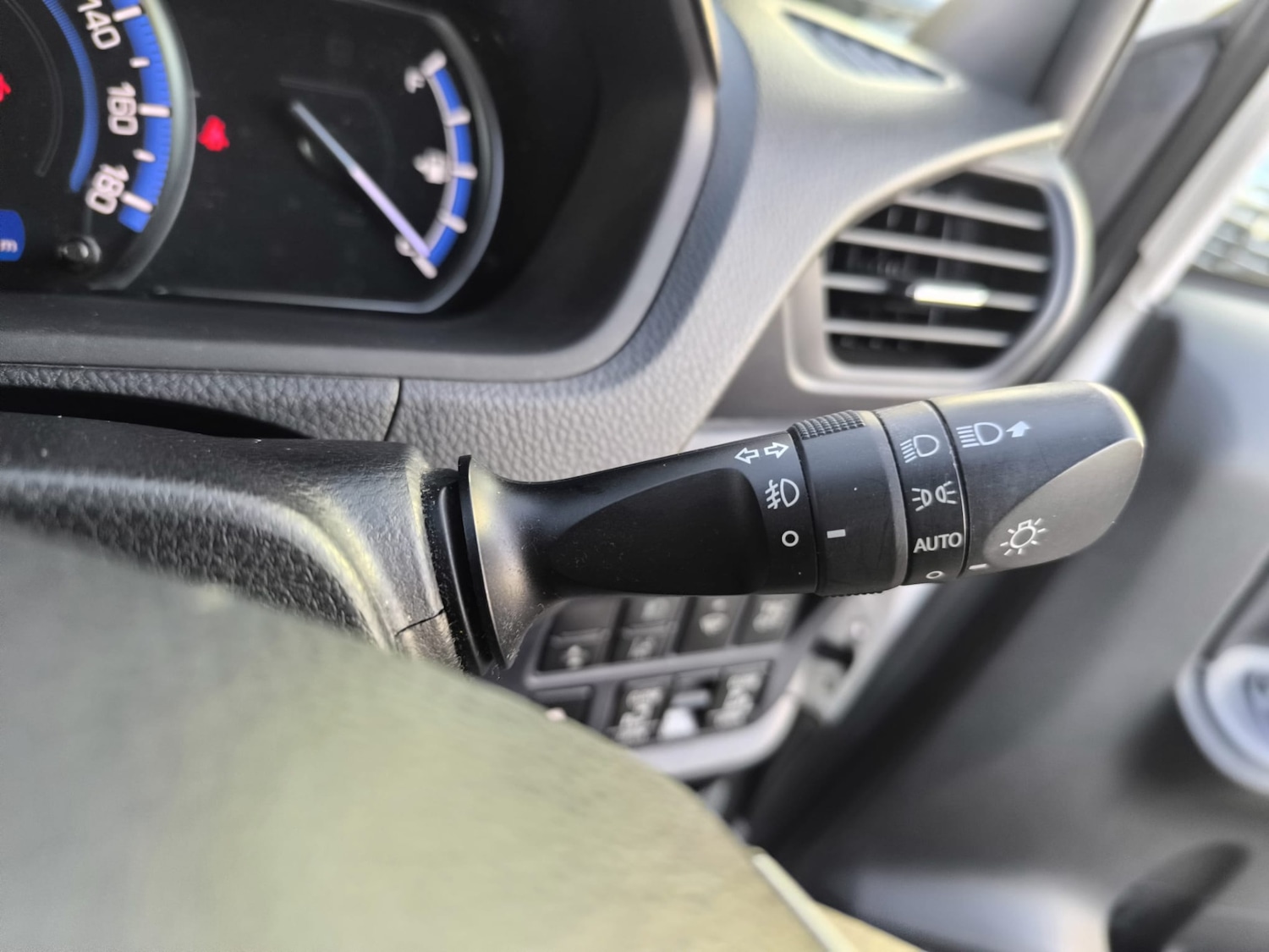 Used Toyota Voxy 2016 for sale - 78178035: Photo 23