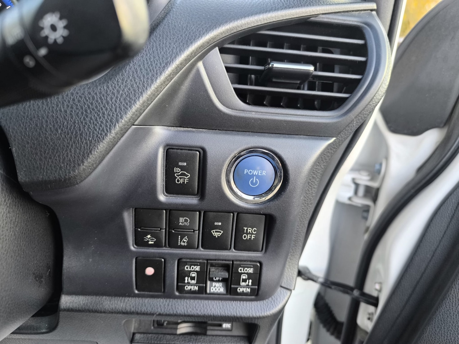 Used Toyota Voxy 2016 for sale - 78178035: Photo 28