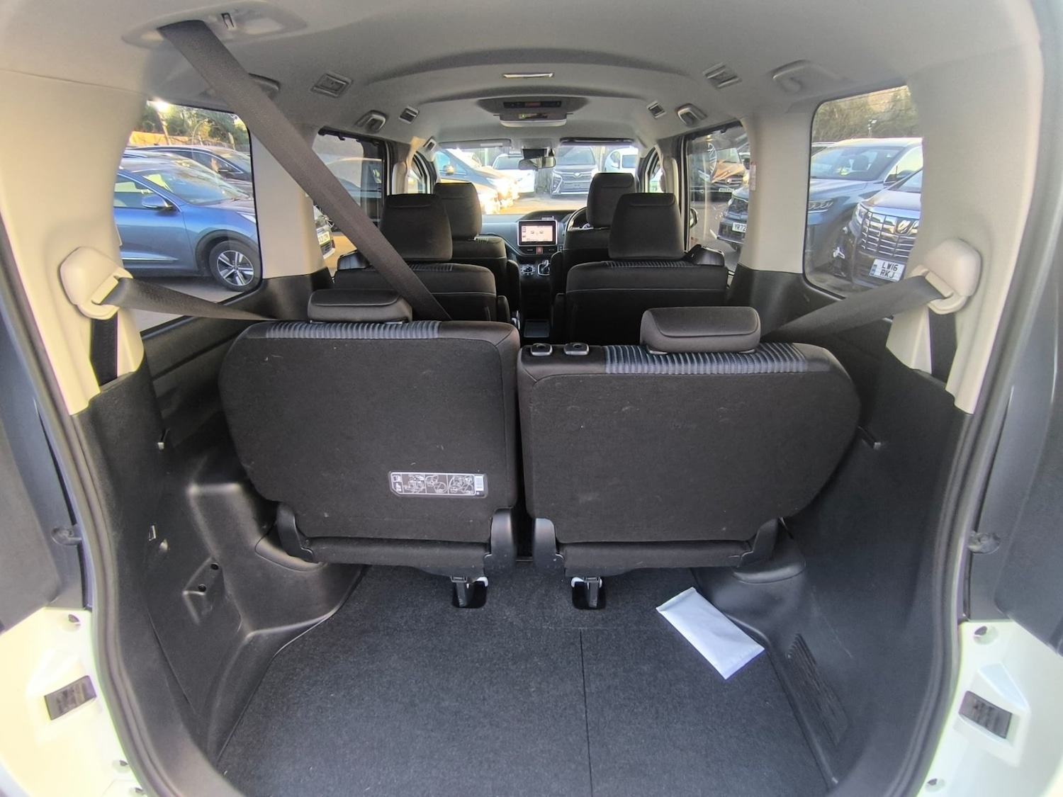 Used Toyota Voxy 2016 for sale - 78178035: Photo 31