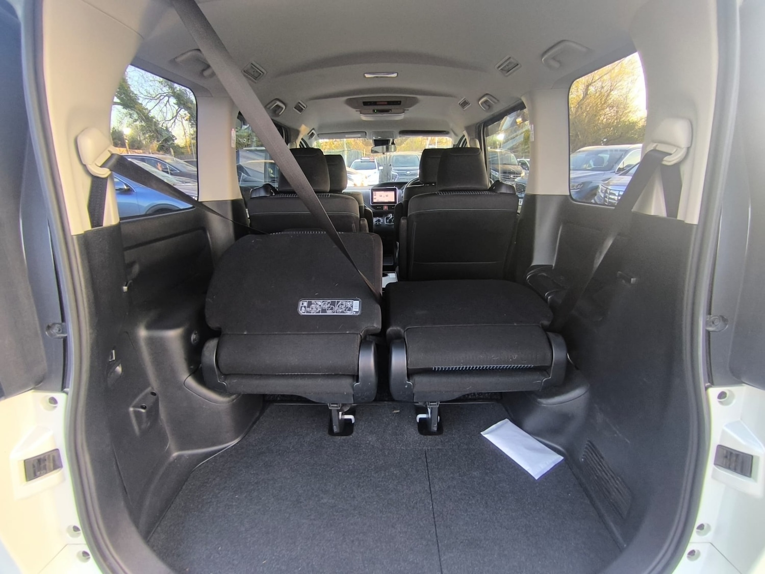 Used Toyota Voxy 2016 for sale - 78178035: Photo 32