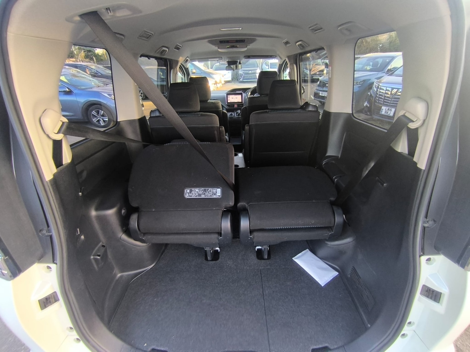 Used Toyota Voxy 2016 for sale - 78178035: Photo 33