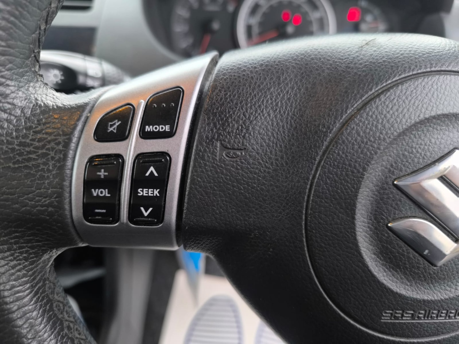 Used Suzuki Swift 2010 for sale - 76931978: Photo 15