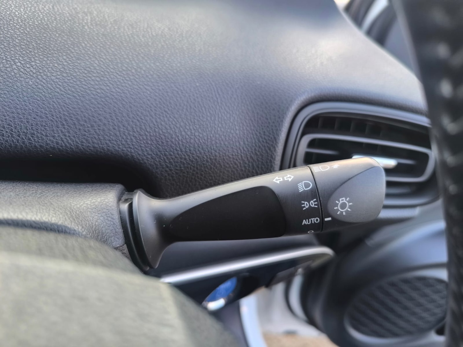 Used Toyota Prius 2019 for sale - 77245538: Photo 24