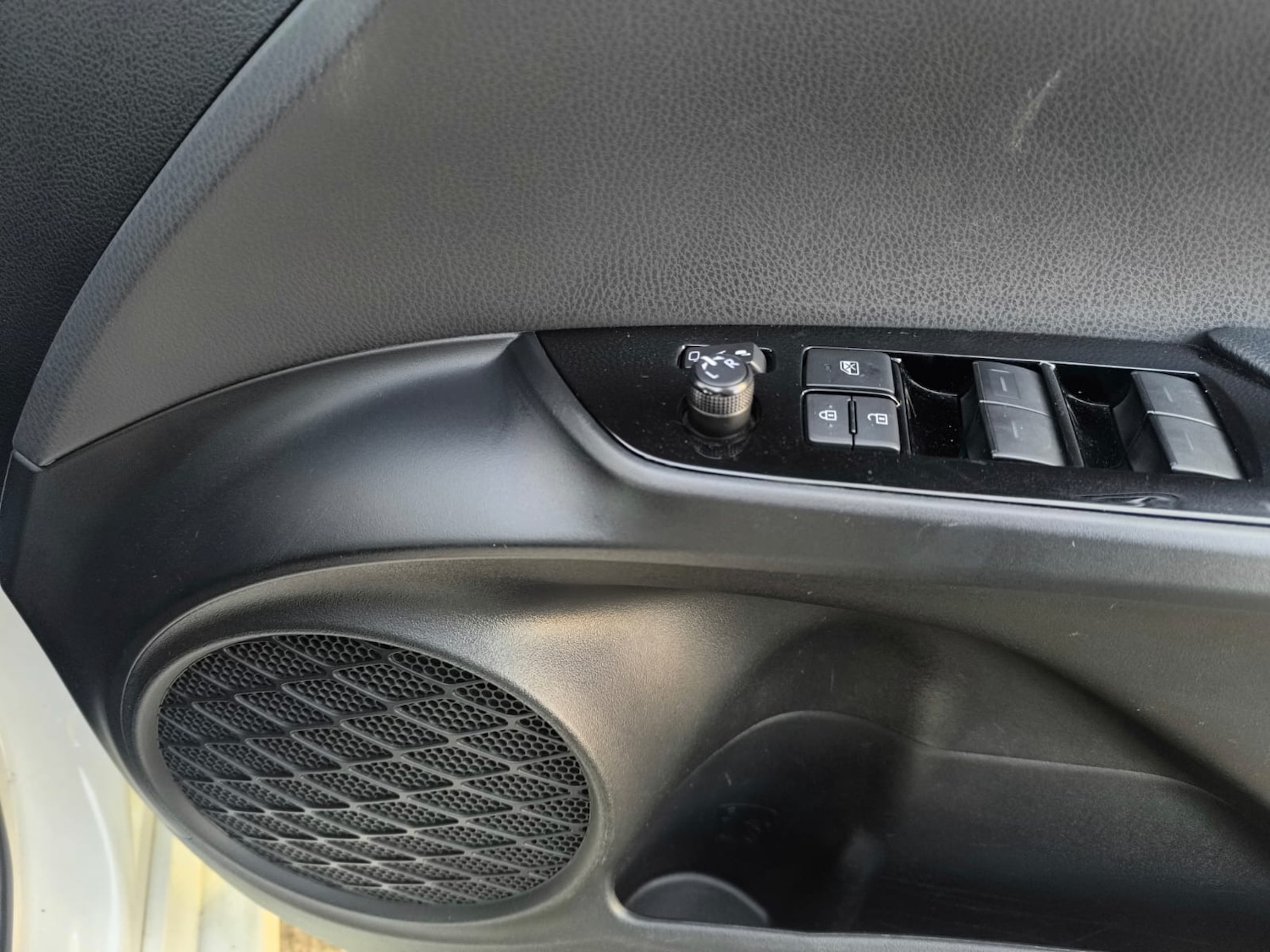 Used Toyota Prius 2019 for sale - 77245538: Photo 28