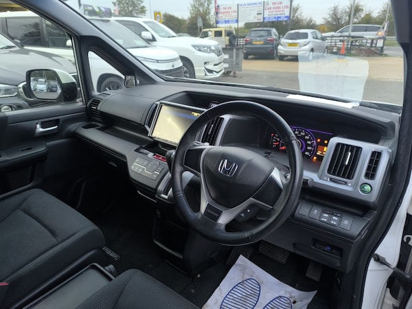 Used Honda Stepwagon 2013 for sale - 76243368: Photo 10