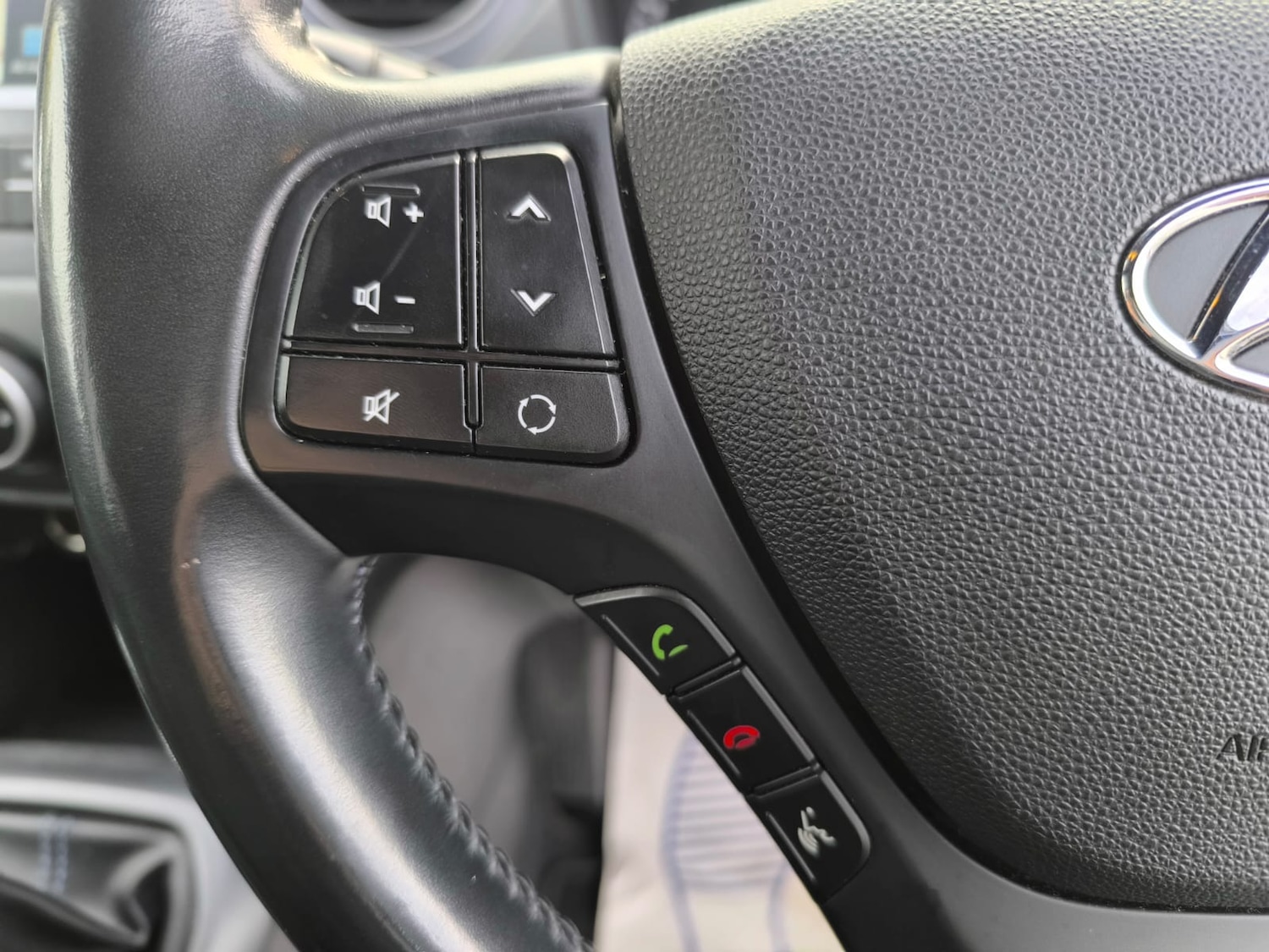 Used Hyundai i10 2018 for sale - 76363341: Photo 17