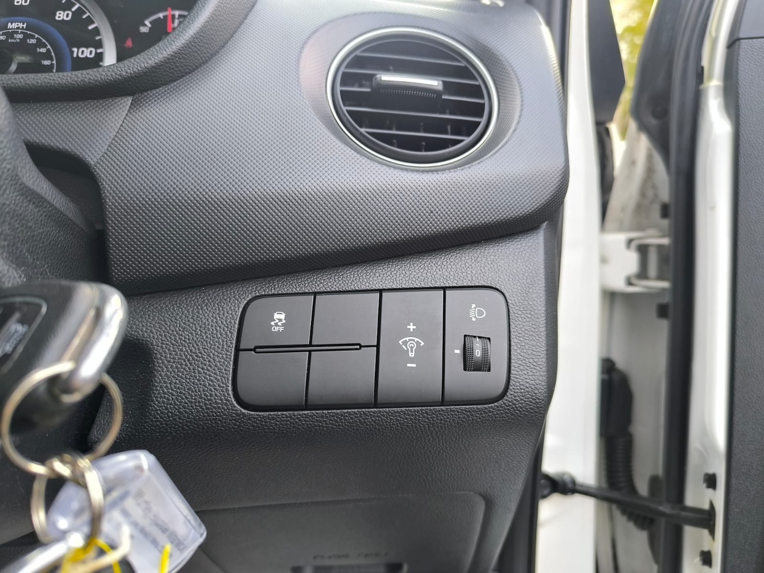Used Hyundai i10 2018 for sale - 76363341: Photo 25