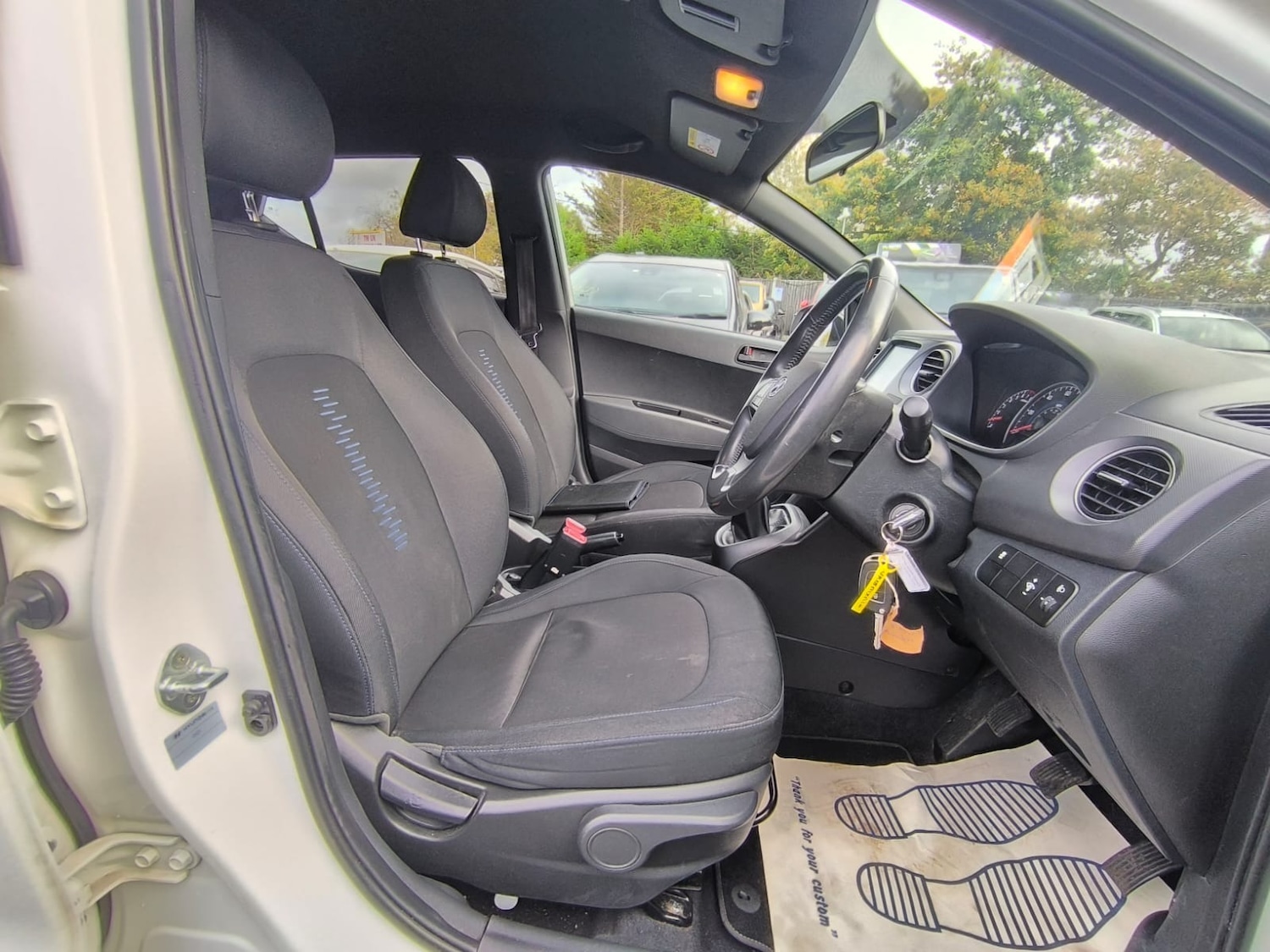 Used Hyundai i10 2018 for sale - 76363341: Photo 9