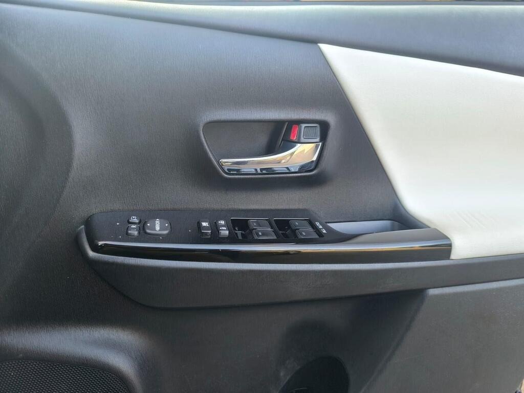 Used Toyota Prius+ 2020 for sale - 76682207: Photo 25