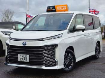 Used Toyota Voxy 2023 for sale - 73076876: Photo