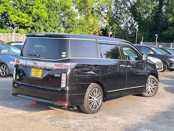 Used Nissan Elgrand 2017 for sale - 79042597: Photo