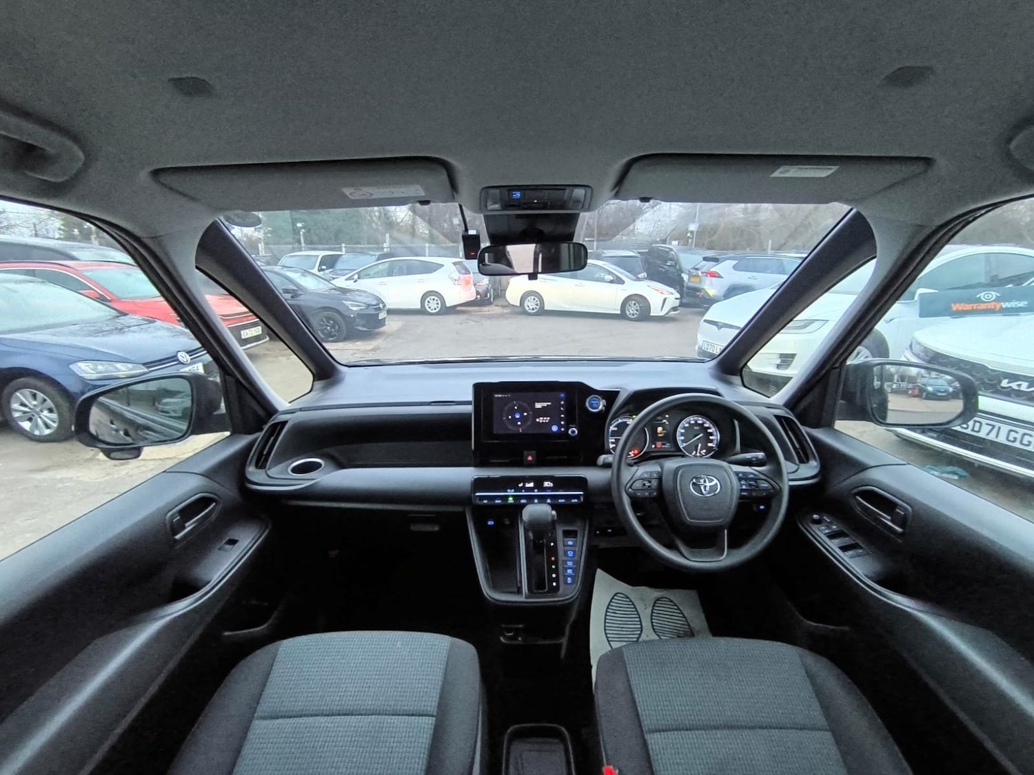 Used Toyota Noah 2022 for sale - 77125115: Photo 14