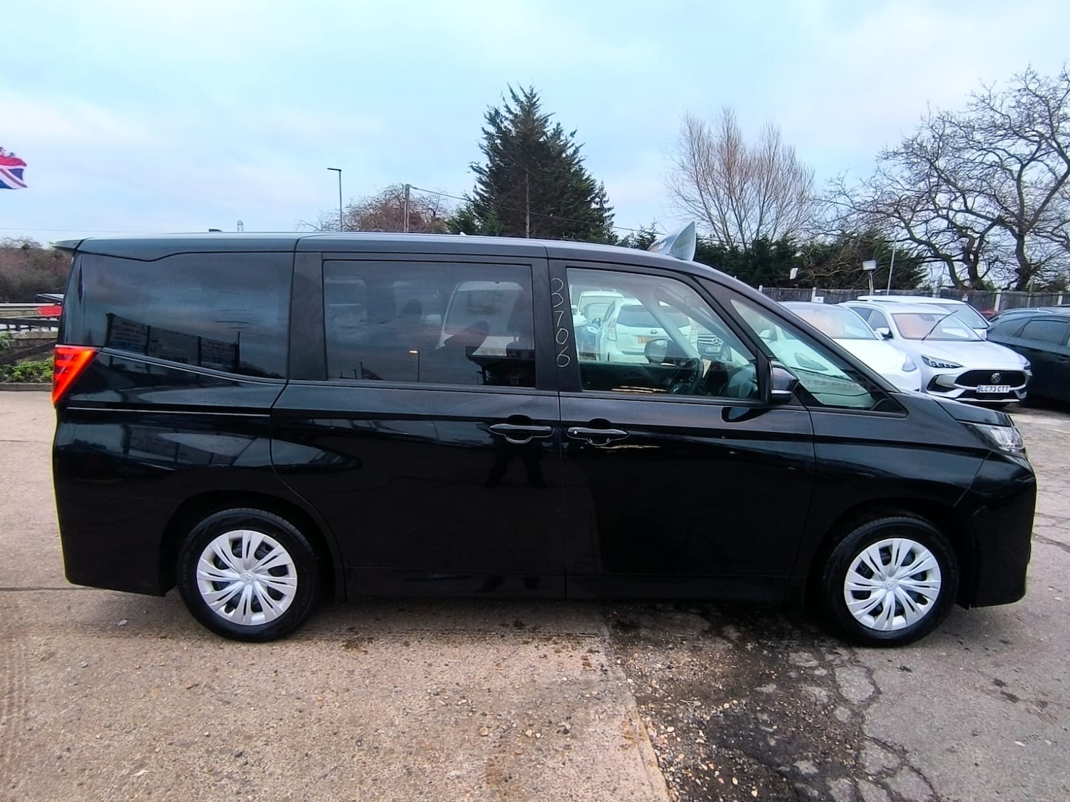 Used Toyota Noah 2022 for sale - 77125115: Photo 5