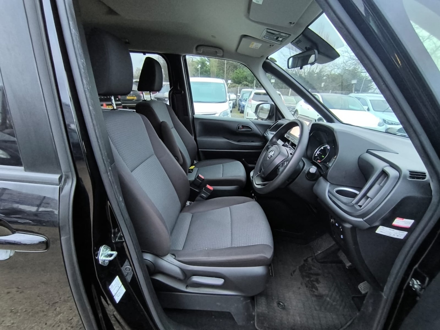 Used Toyota Noah 2022 for sale - 77125115: Photo 9